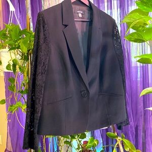 Relaxed fit, lace sleeves black blazer. Size 16 W/ 1X